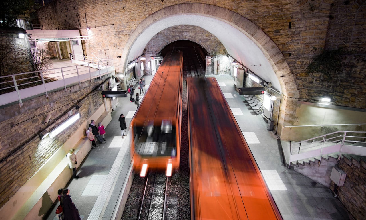 how about if th train accelrates along the straight track0